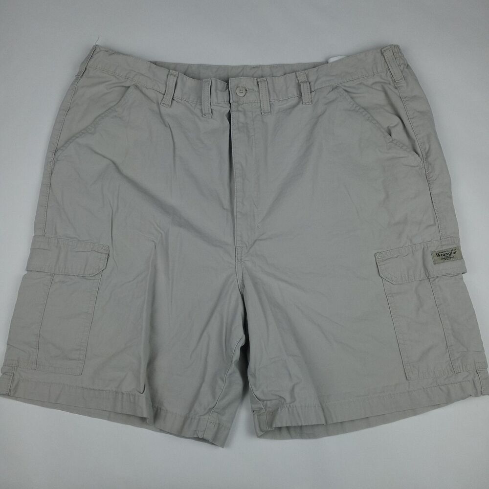 WRANGLER Shorts Cargo Pockets Men's Size 44 Casual Outdoor Beige - Picture 1 of 8